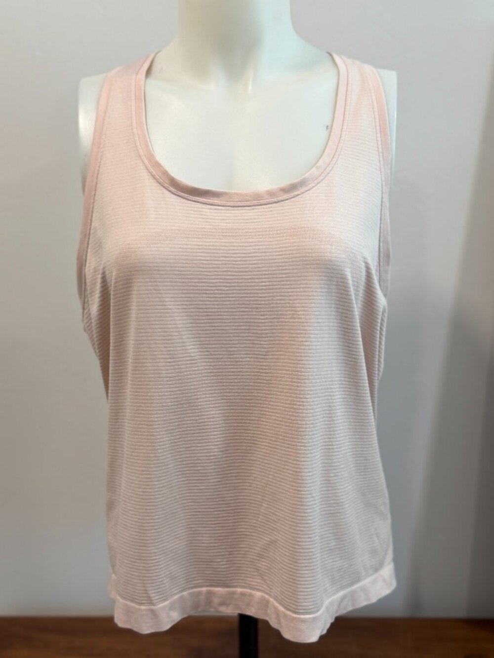 Lululemon Swiftly Tech RB Tank Top 2.0 Size 8 Race Length Lt Pink/Mauve